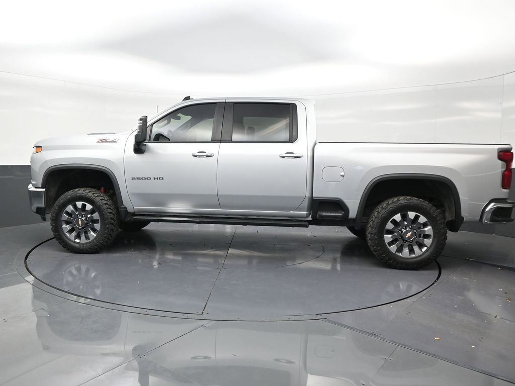 Used 2022 Chevrolet Silverado 2500 LT w/ Convenience Package AWD/4WD image 2