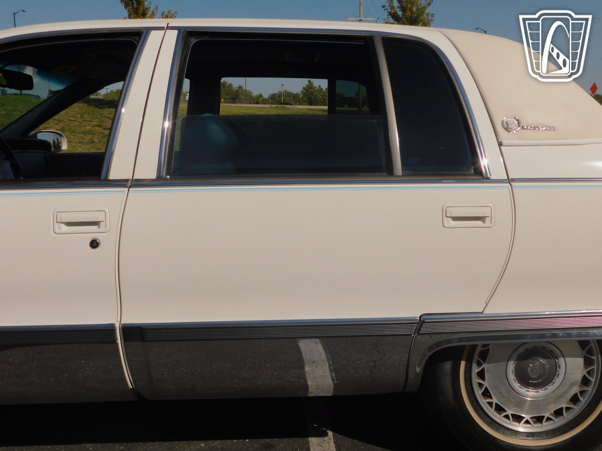 Used 1995 Cadillac Fleetwood Brougham RWD image 28