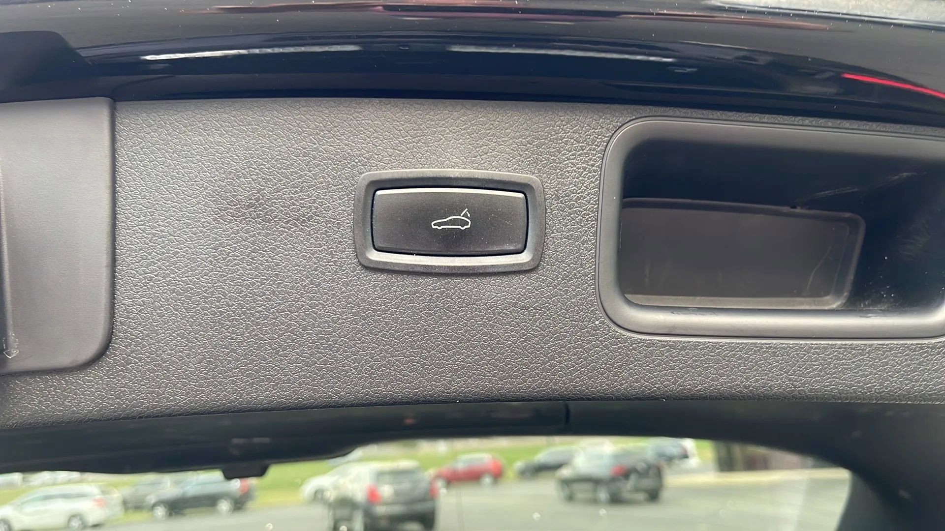 Used 2017 Porsche Macan image 22