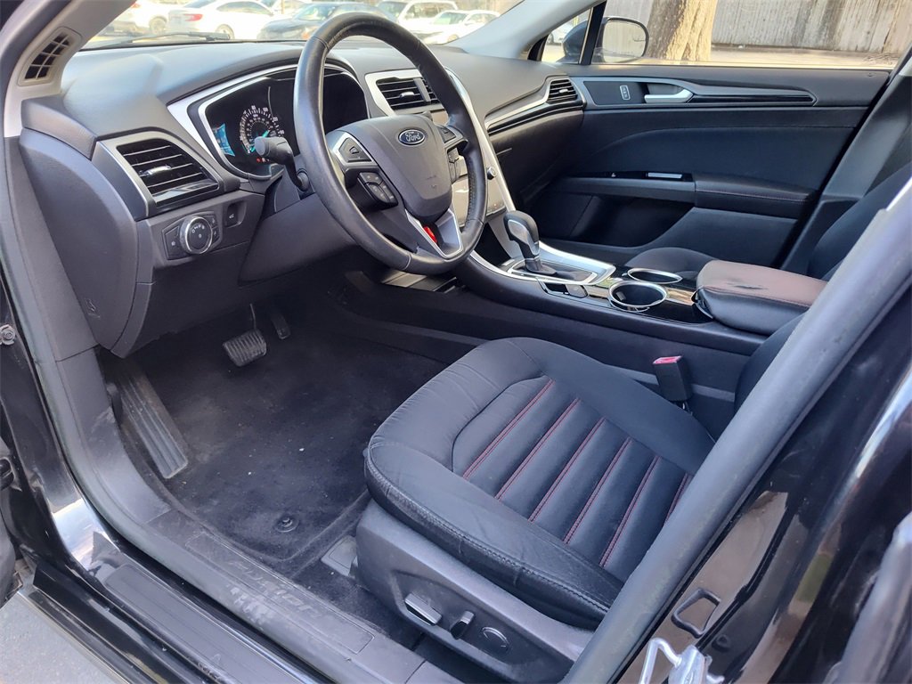 Used 2014 Ford Fusion SE image 2