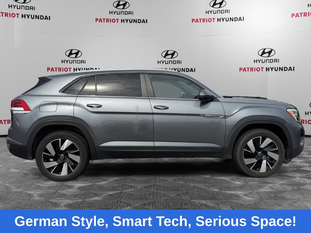 Used 2024 Volkswagen Atlas Cross Sport SE FWD image 2
