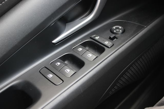 Used 2023 Hyundai Elantra SEL FWD image 17