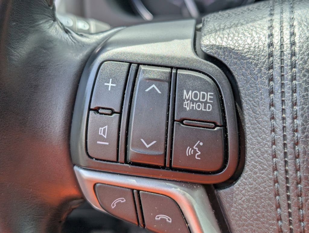 Used 2018 Toyota Highlander XLE image 18