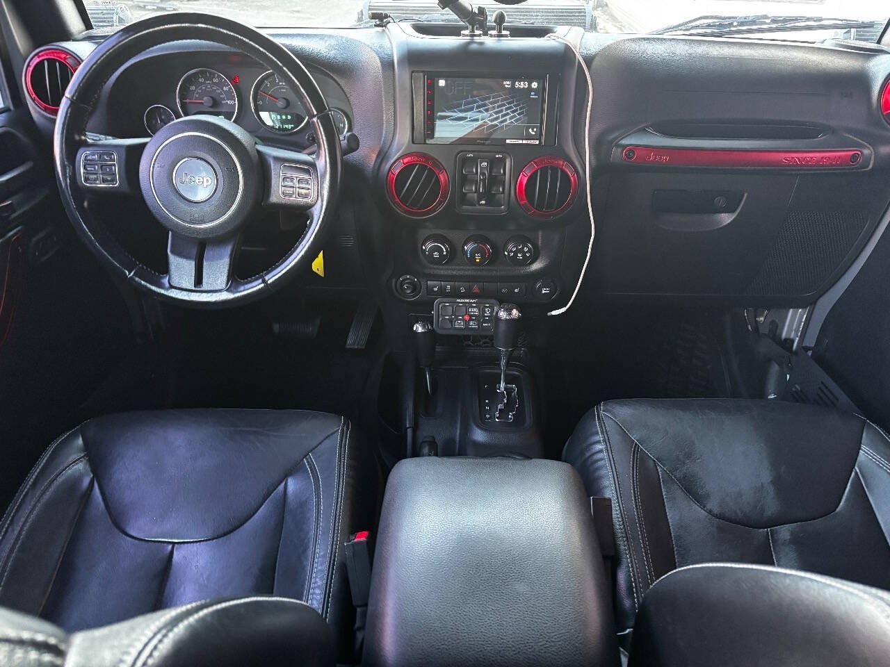 Used 2015 Jeep Wrangler Unlimited Rubicon w/ Connectivity Group AWD/4WD image 25