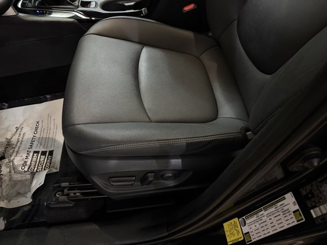 Used 2022 Toyota Corolla Cross XLE w/ Convenience Package image 24