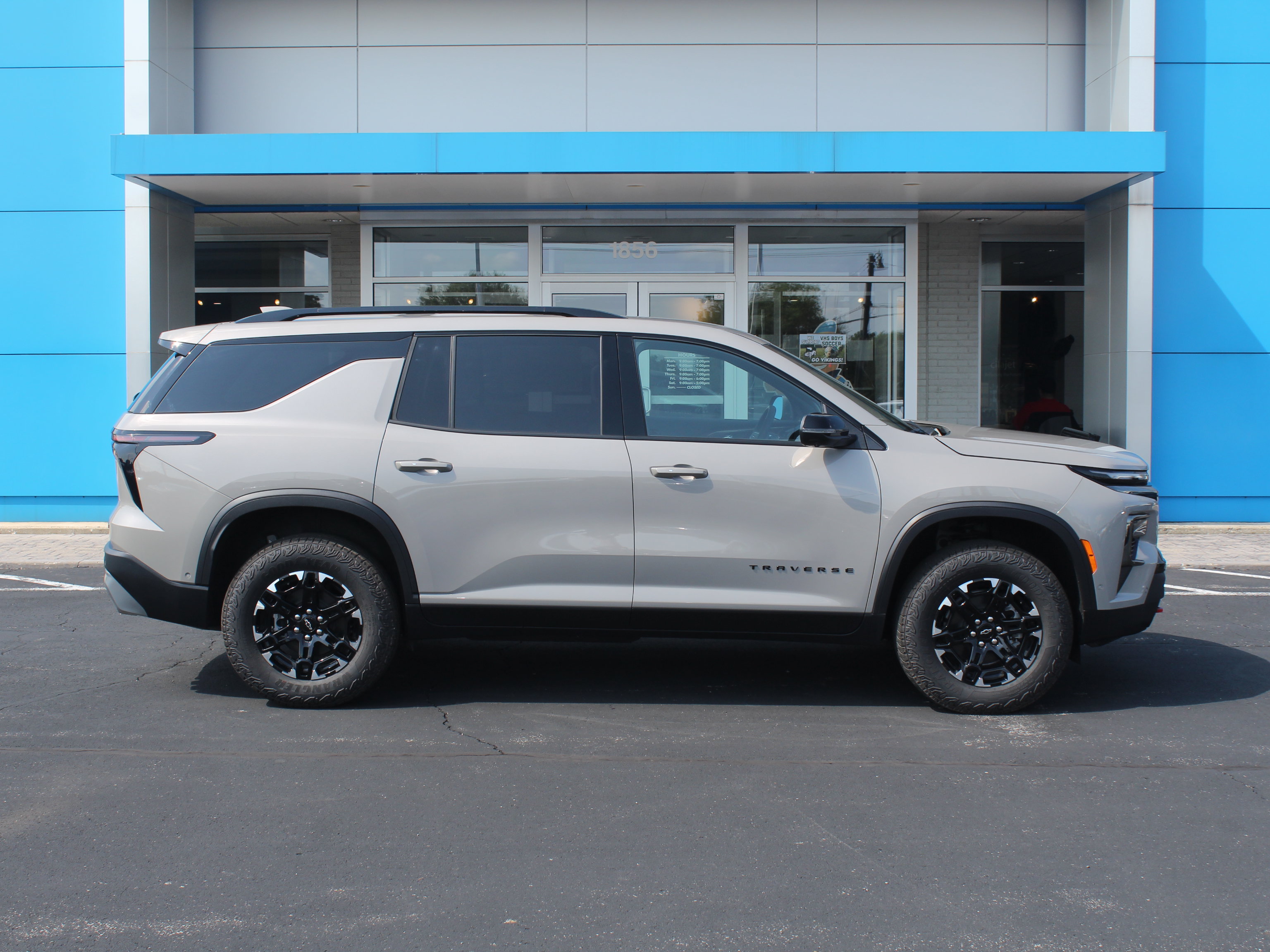 New 2027 Chevrolet Traverse Z71 w/ Enhanced Driving Package AWD/4WD image 3