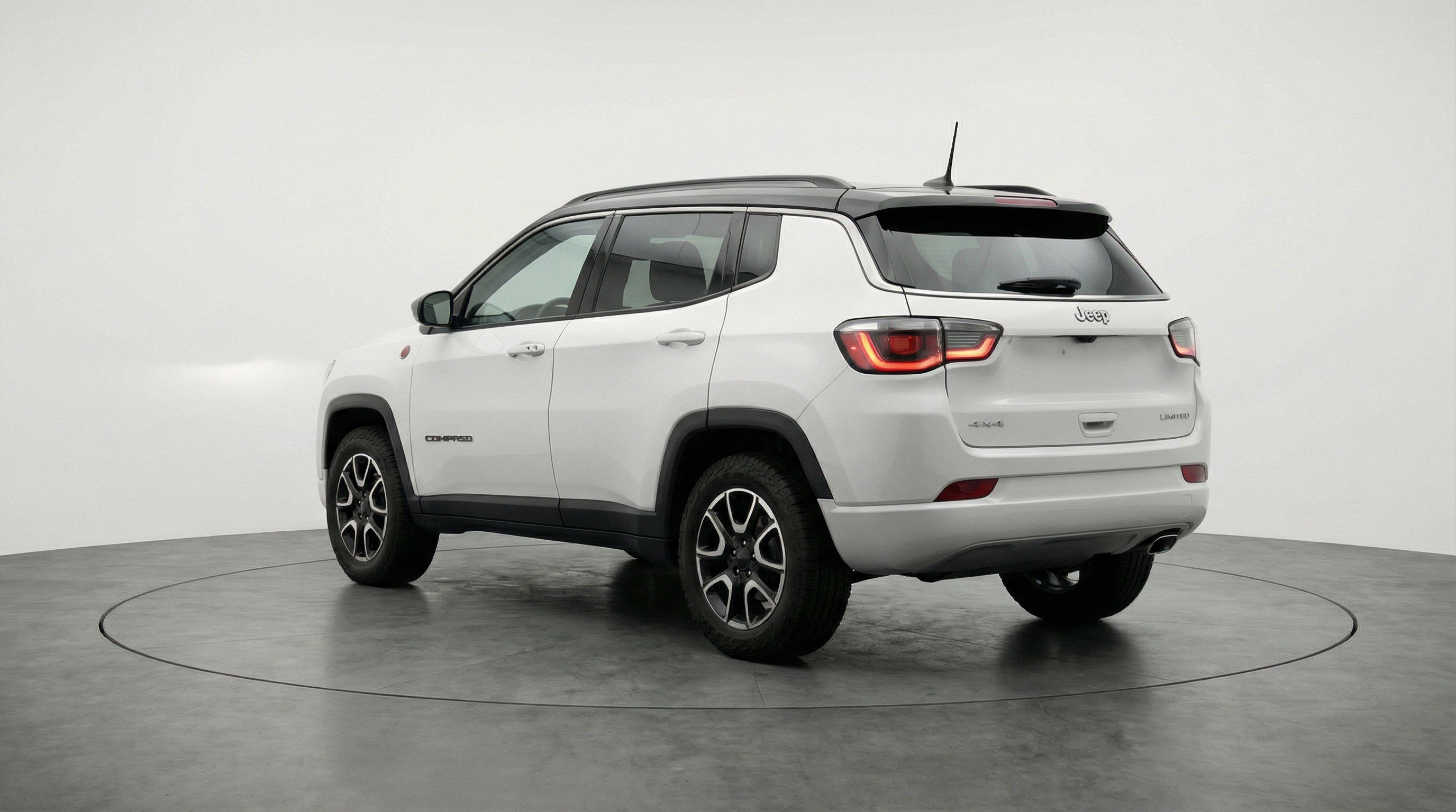 Used 2025 Jeep Compass Trailhawk AWD/4WD image 6