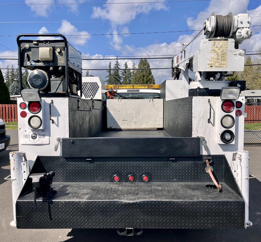 Used 2001 Ford F550 2WD Regular Cab Super Duty image 3