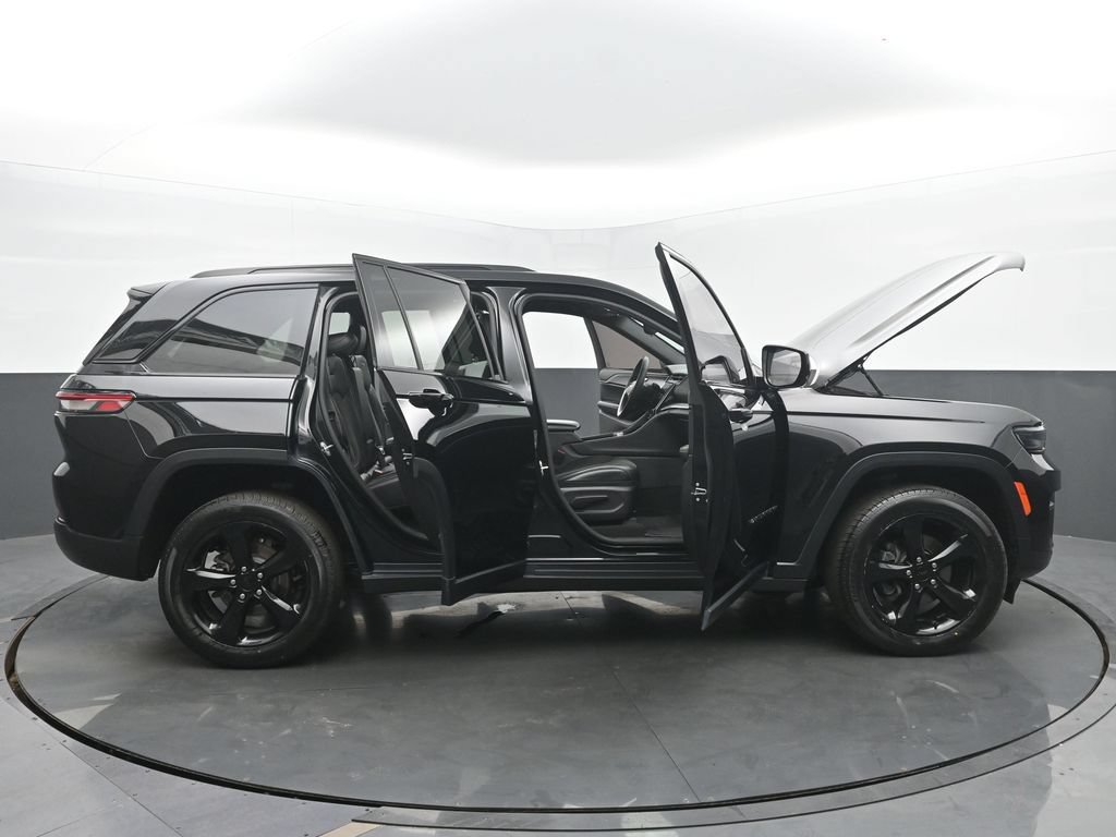 Used 2023 Jeep Grand Cherokee Altitude AWD/4WD image 54