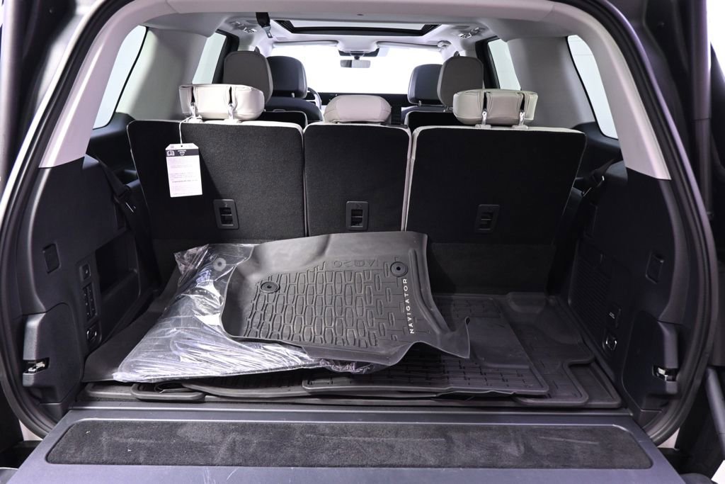 New 2026 Lincoln Navigator Reserve w/ Jet Appearance Package image 19