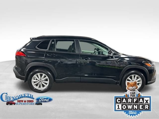 Used 2022 Toyota Corolla Cross LE image 6