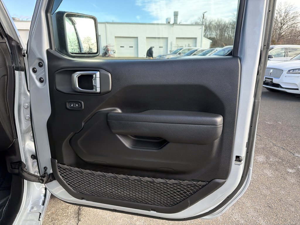 Used 2024 Jeep Wrangler Unlimited AWD/4WD image 17