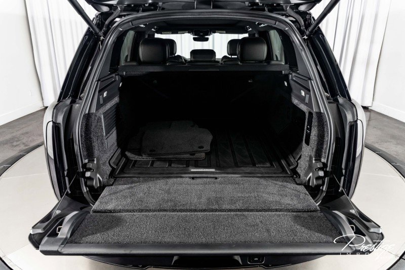 Used 2025 Land Rover Range Rover SE image 17