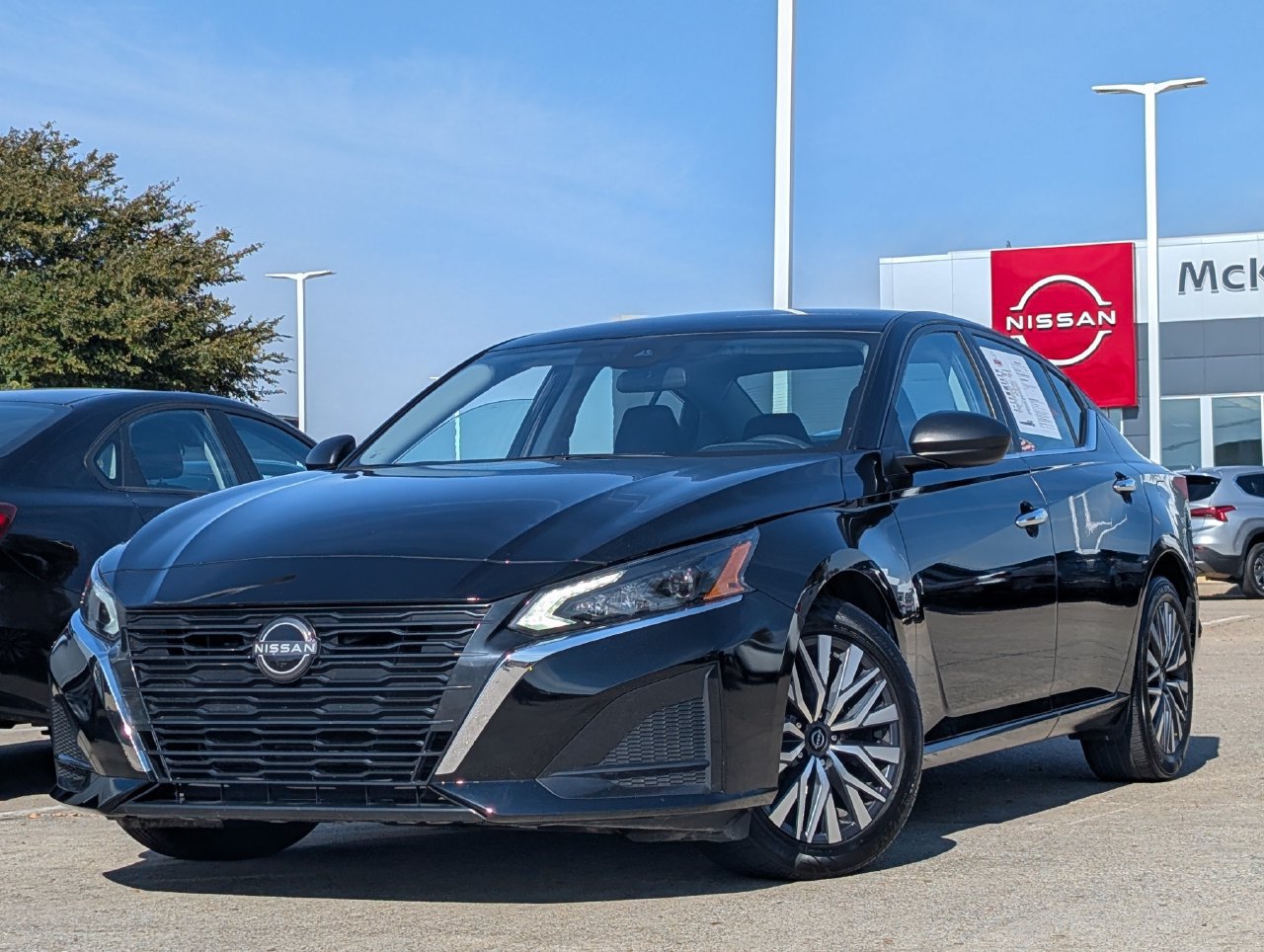 Used 2025 Nissan Altima 2.5 SV FWD image 2