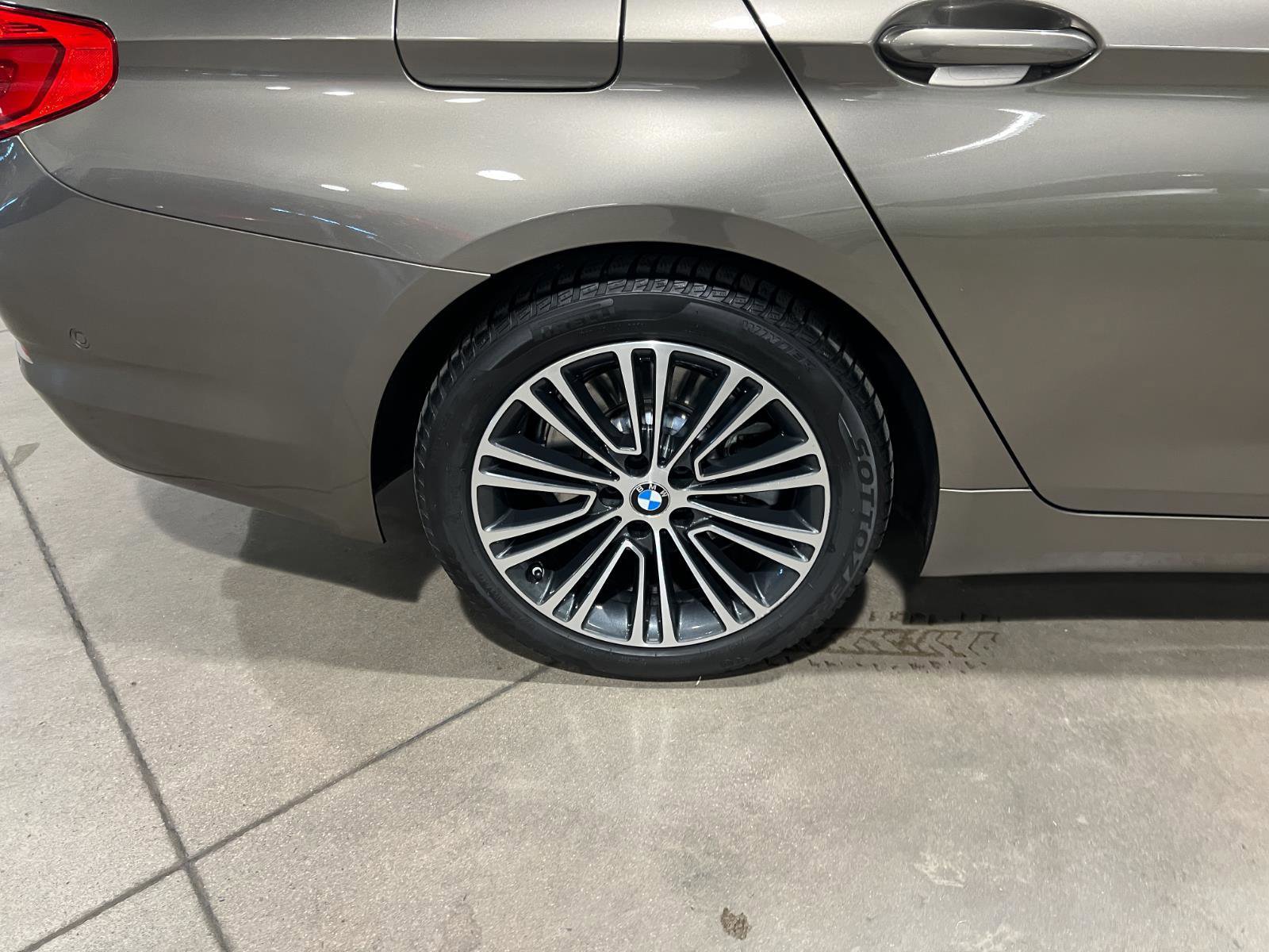 Used 2019 BMW 530e xDrive 530e xDrive iPerformance w/ Premium Package image 44