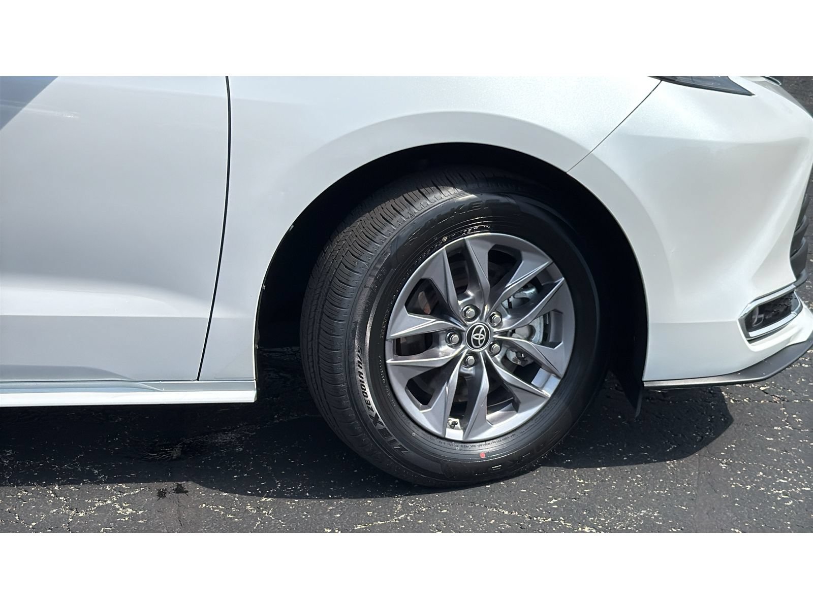 Certified 2024 Toyota Sienna XLE FWD image 11
