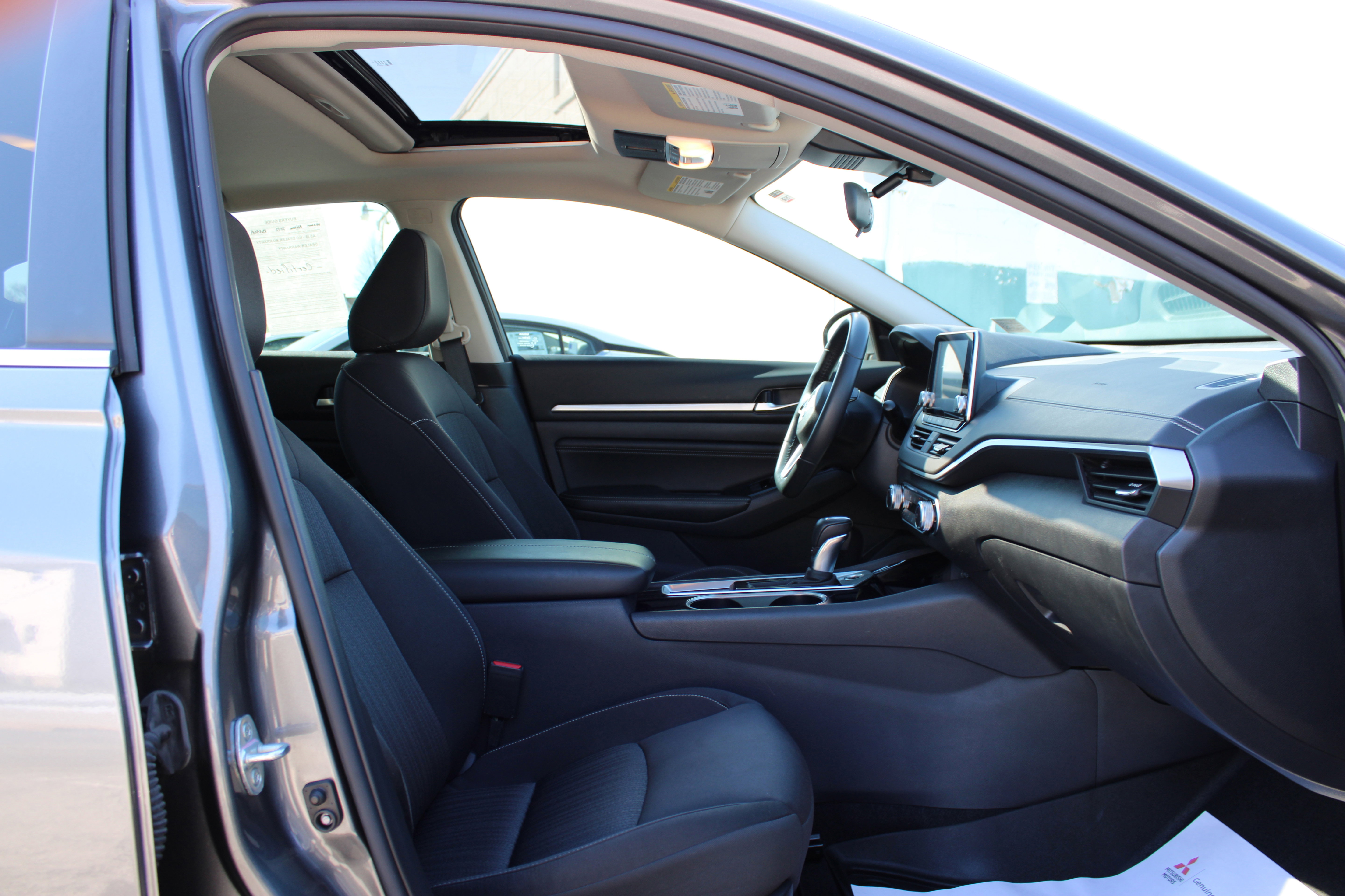Used 2022 Nissan Altima 2.5 SV w/ SV Premium Package image 11