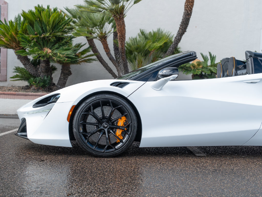 Used 2025 McLaren Artura Spider RWD image 24