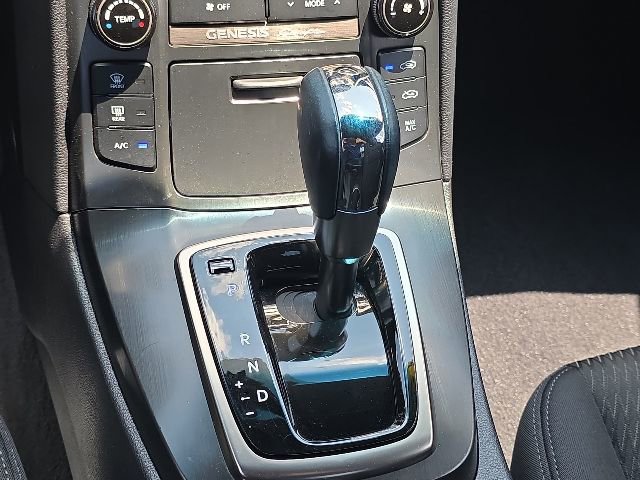 Used 2013 Hyundai Genesis 2.0T RWD image 12