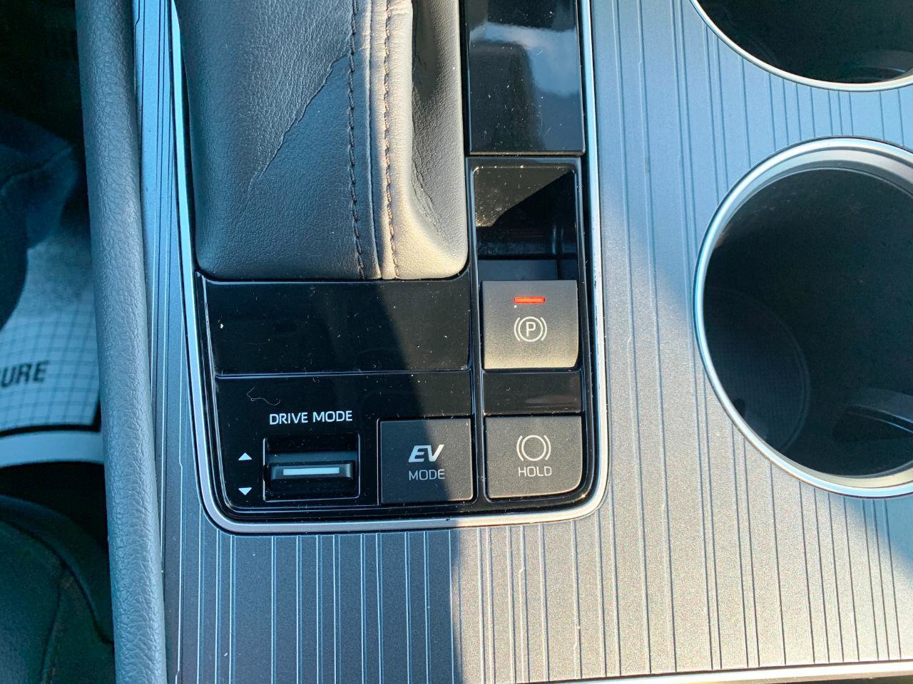 Used 2022 Toyota Sienna XSE image 9