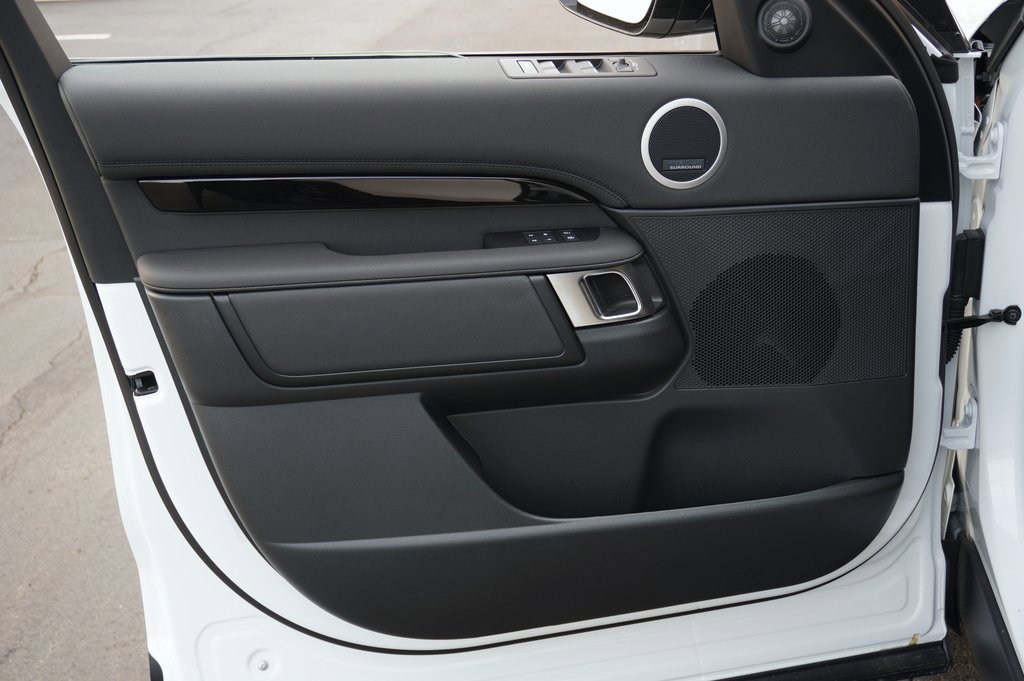 New 2025 Land Rover Discovery S image 11