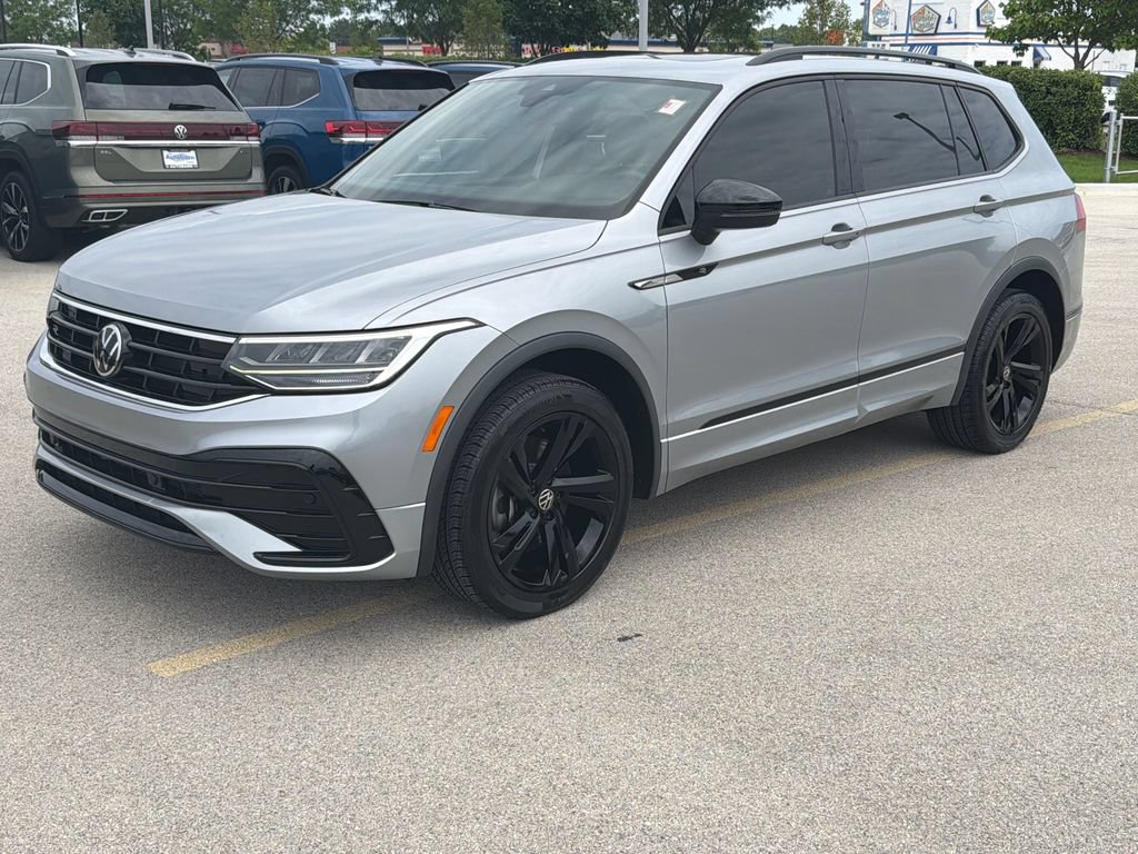 Certified 2023 Volkswagen Tiguan SE R-Line FWD image 3