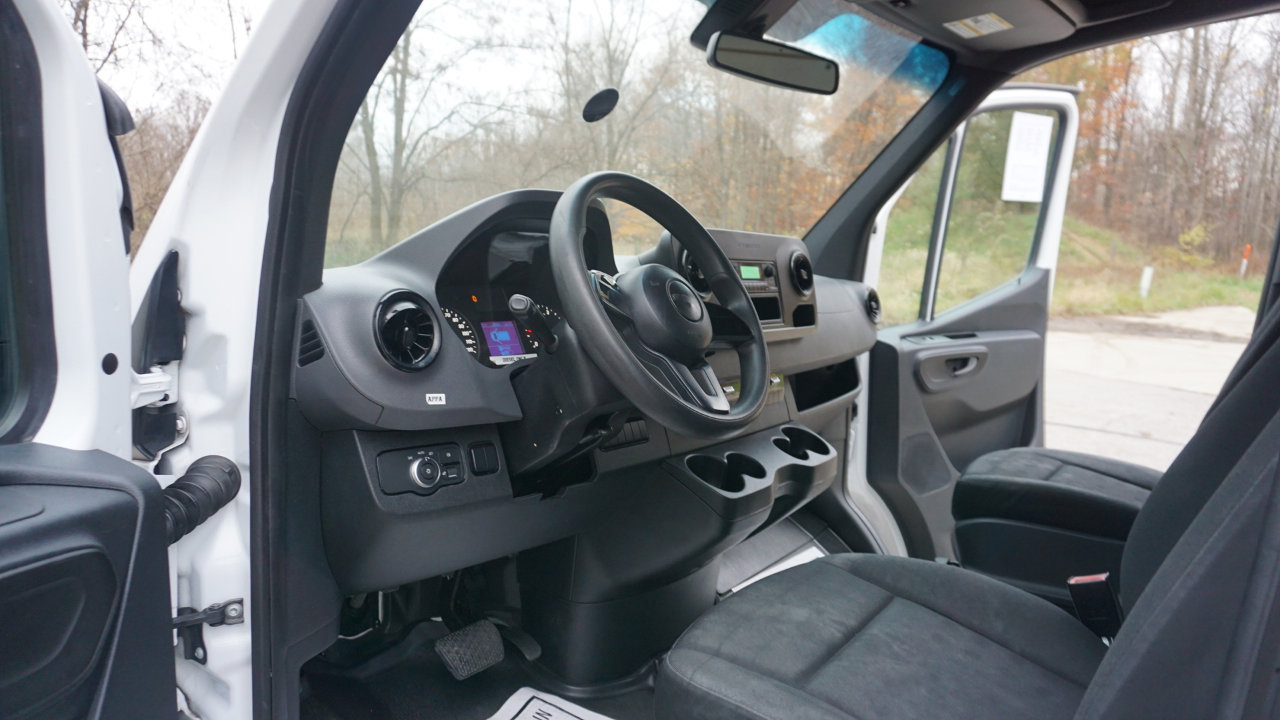 Used 2019 Freightliner Sprinter 170 image 14