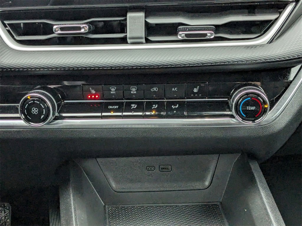 Used 2025 Chevrolet Equinox LT image 25