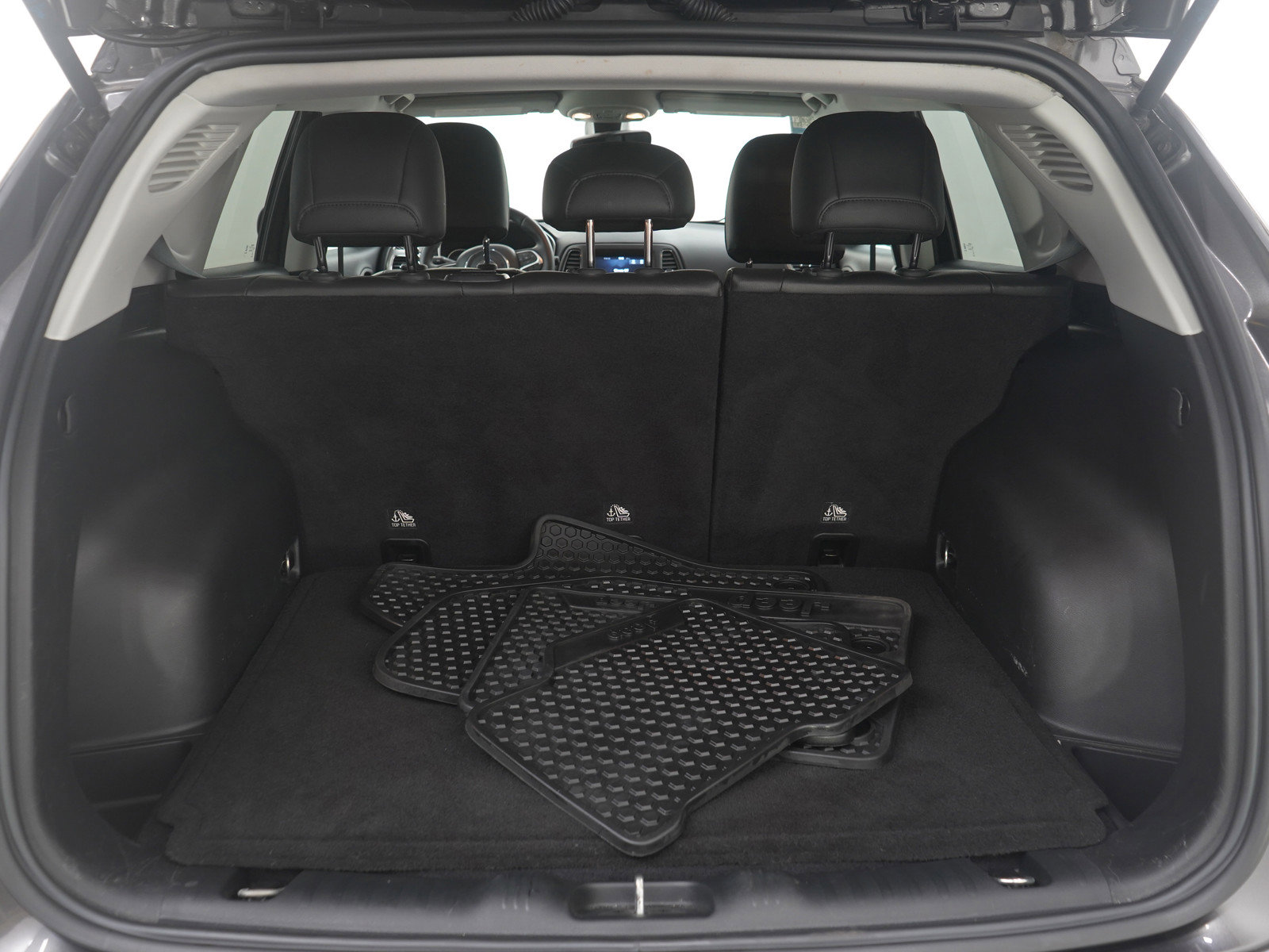 Used 2018 Jeep Compass Latitude w/ Popular Equipment Group image 9