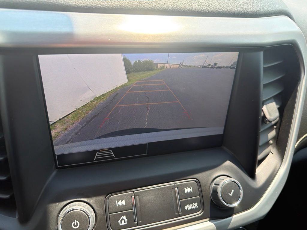 Used 2023 GMC Acadia SLE w/ Driver Convenience Package FWD image 18