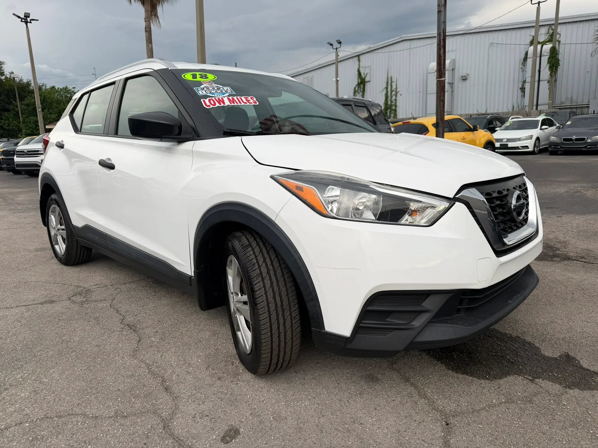 Used 2018 Nissan Kicks S FWD image 3
