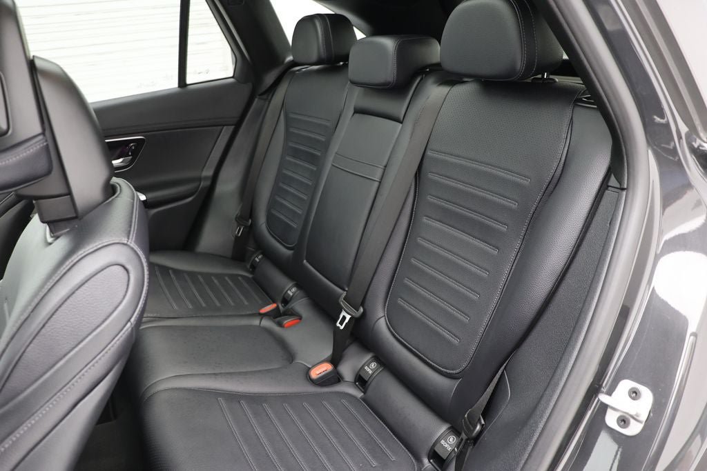 Used 2024 Mercedes-Benz GLC 300 4MATIC image 12