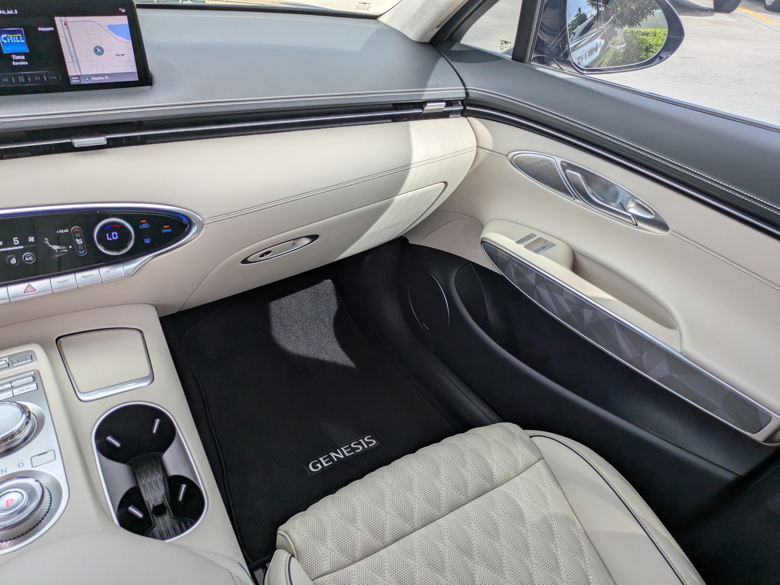 Certified 2022 Genesis GV70 3.5T Sport w/ Sport Advanced Package AWD/4WD image 16