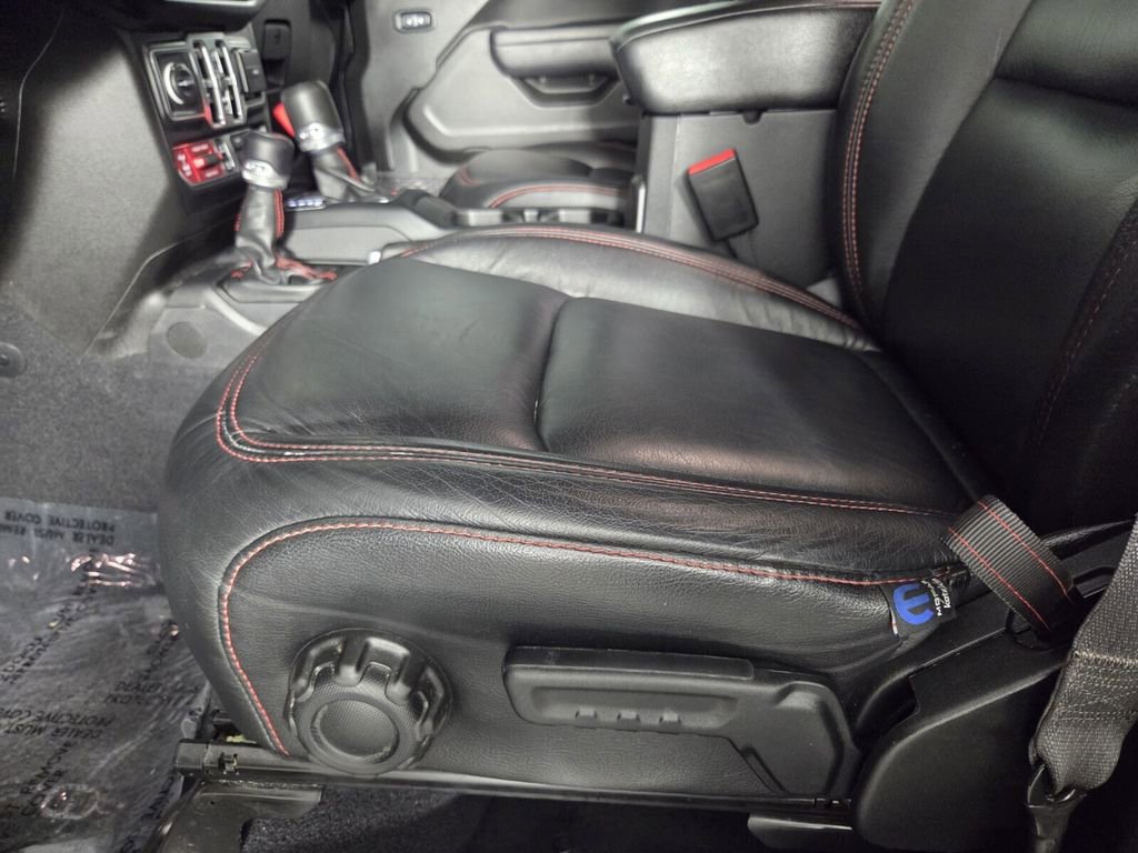 Used 2023 Jeep Wrangler Unlimited Rubicon AWD/4WD image 13