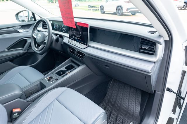 New 2026 Volkswagen Tiguan SE image 42