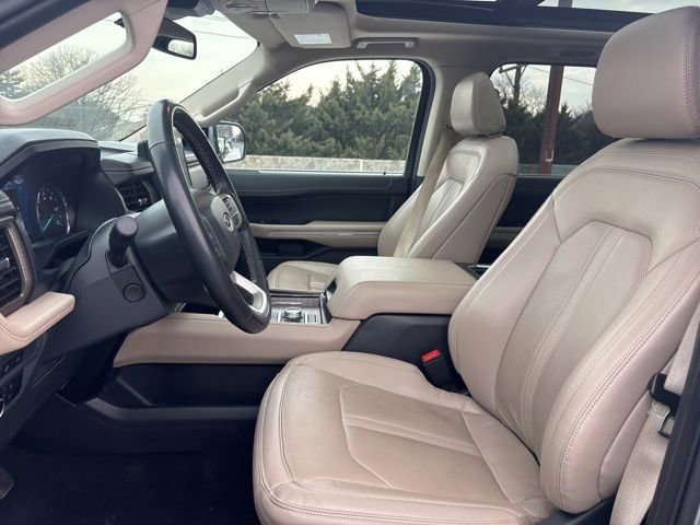Used 2024 Ford Expedition Limited image 3