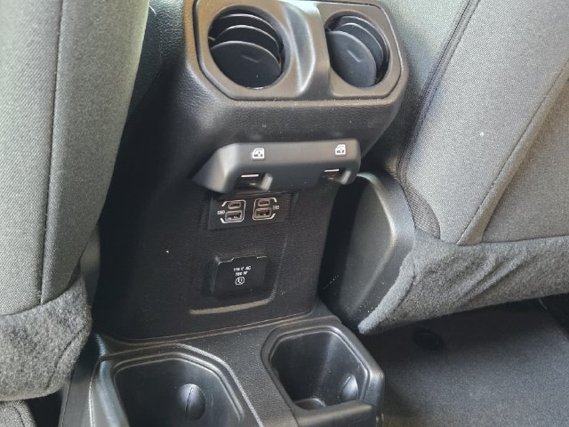 Used 2026 Jeep Wrangler Unlimited Sahara AWD/4WD image 38