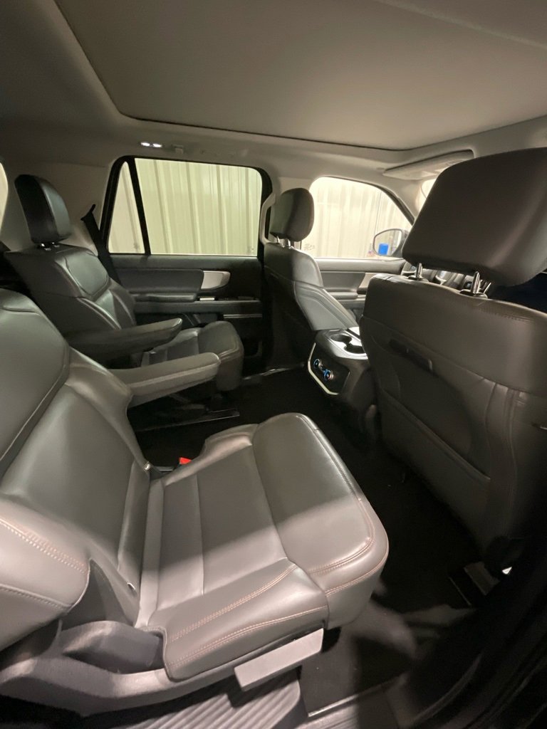 Used 2025 Ford Expedition Active image 14