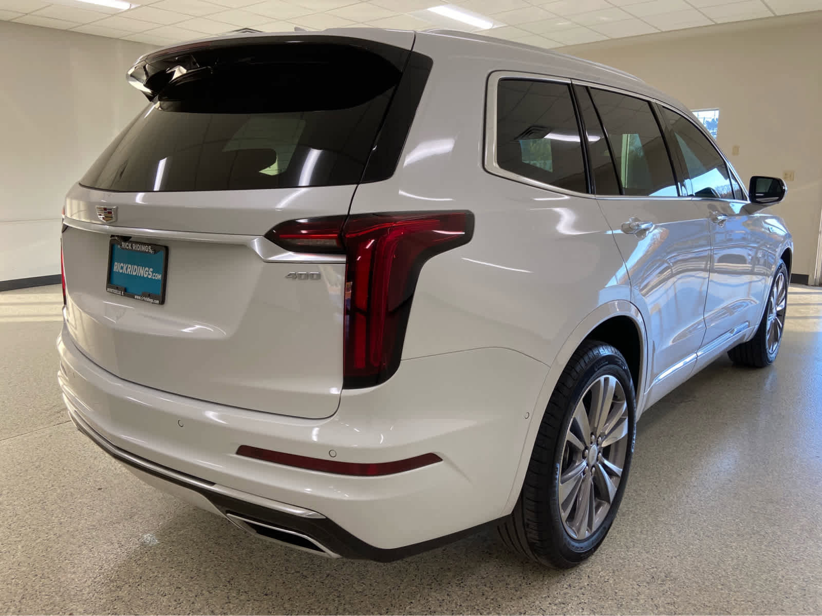 Used 2024 Cadillac XT6 Premium Luxury w/ Technology Package FWD image 8