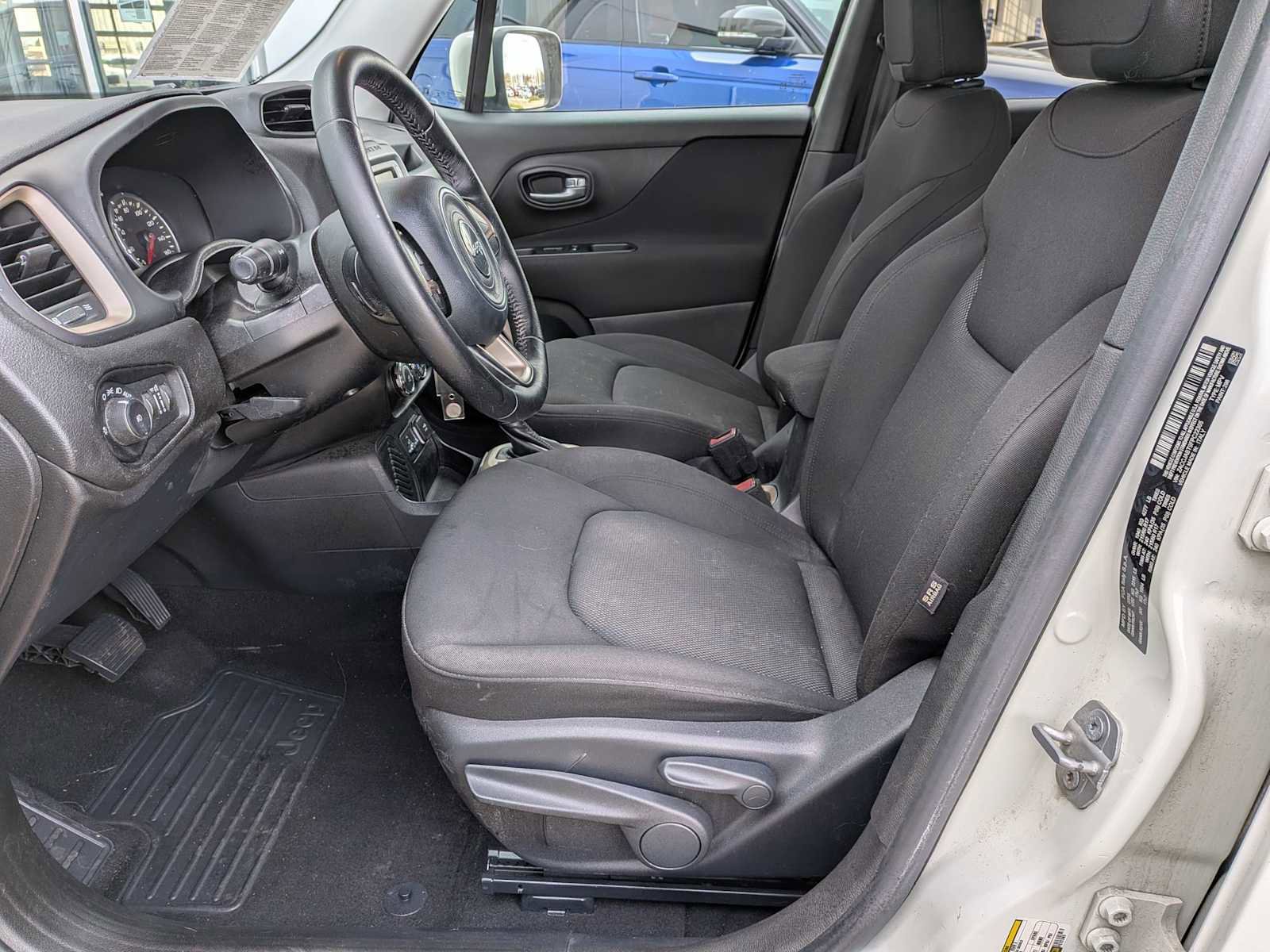 Used 2015 Jeep Renegade Latitude image 15