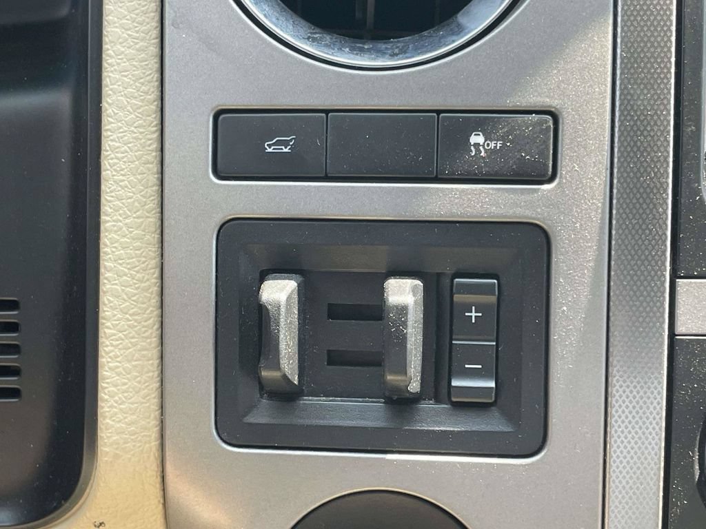 Used 2017 Ford Expedition EL XLT w/ Equipment Group 202A RWD image 24