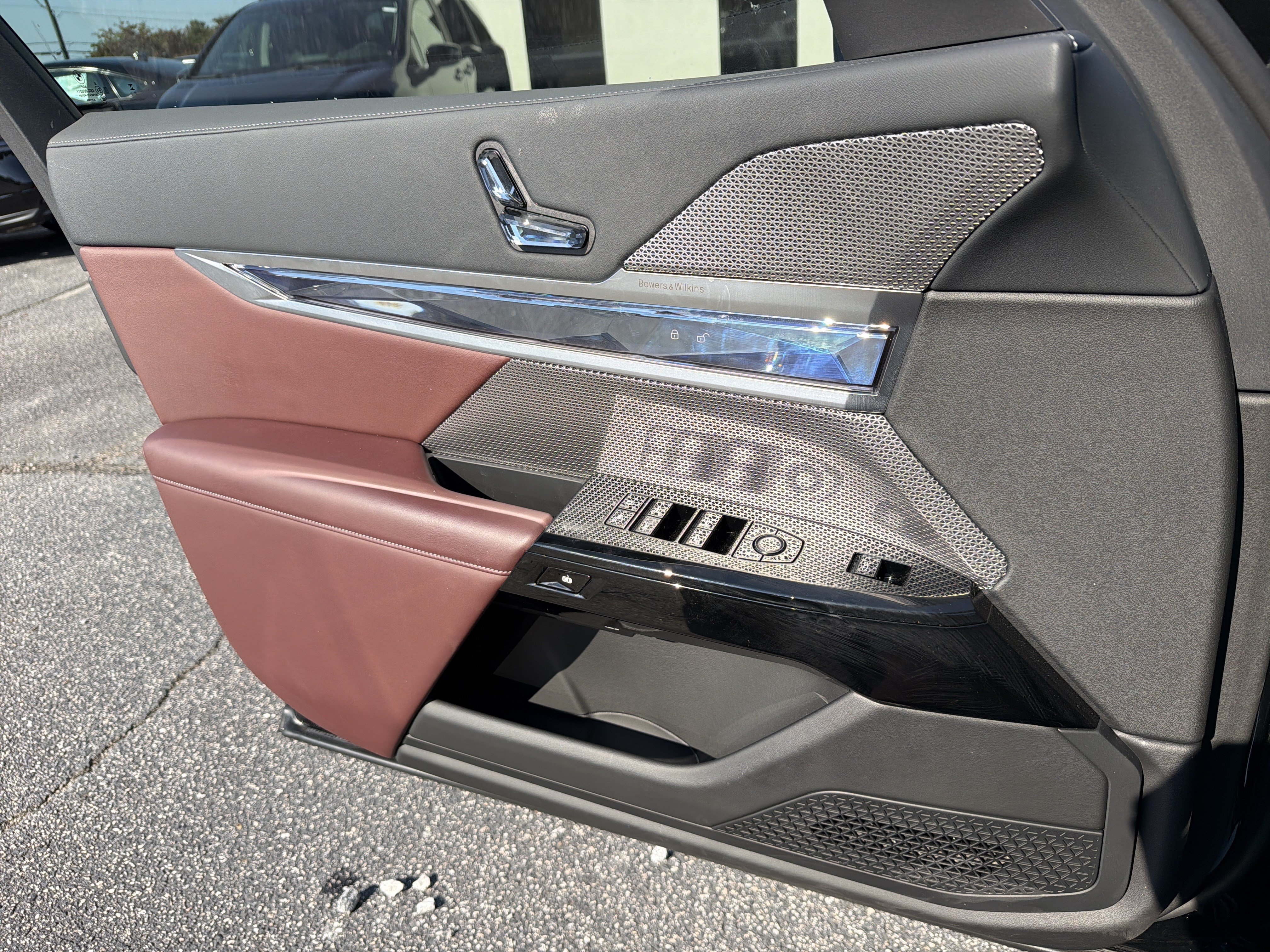 Certified 2024 BMW i7 eDrive50 w/ M Sport Package RWD image 15