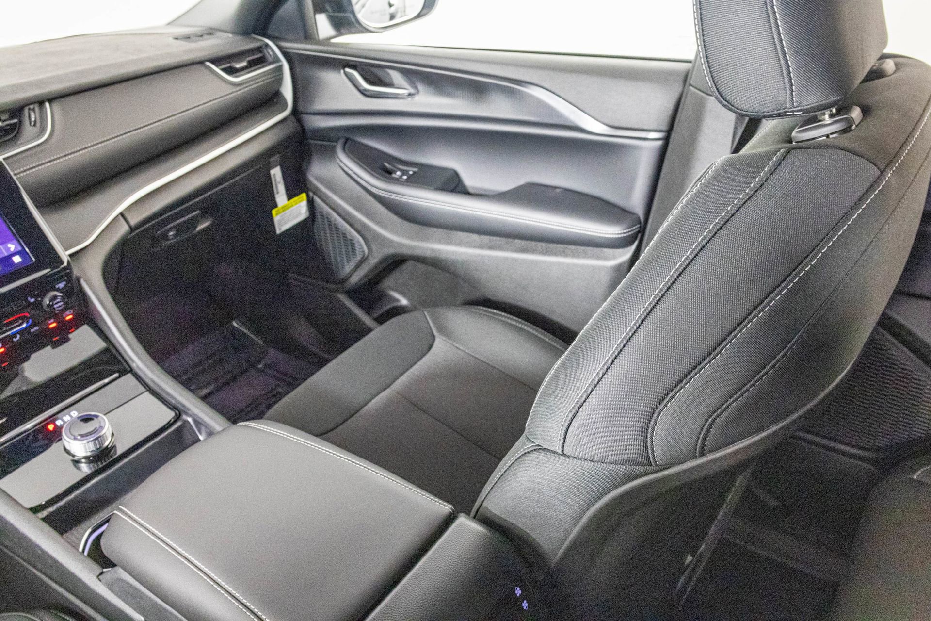 New 2025 Jeep Grand Cherokee L Laredo w/ Luxury Tech Group I image 34