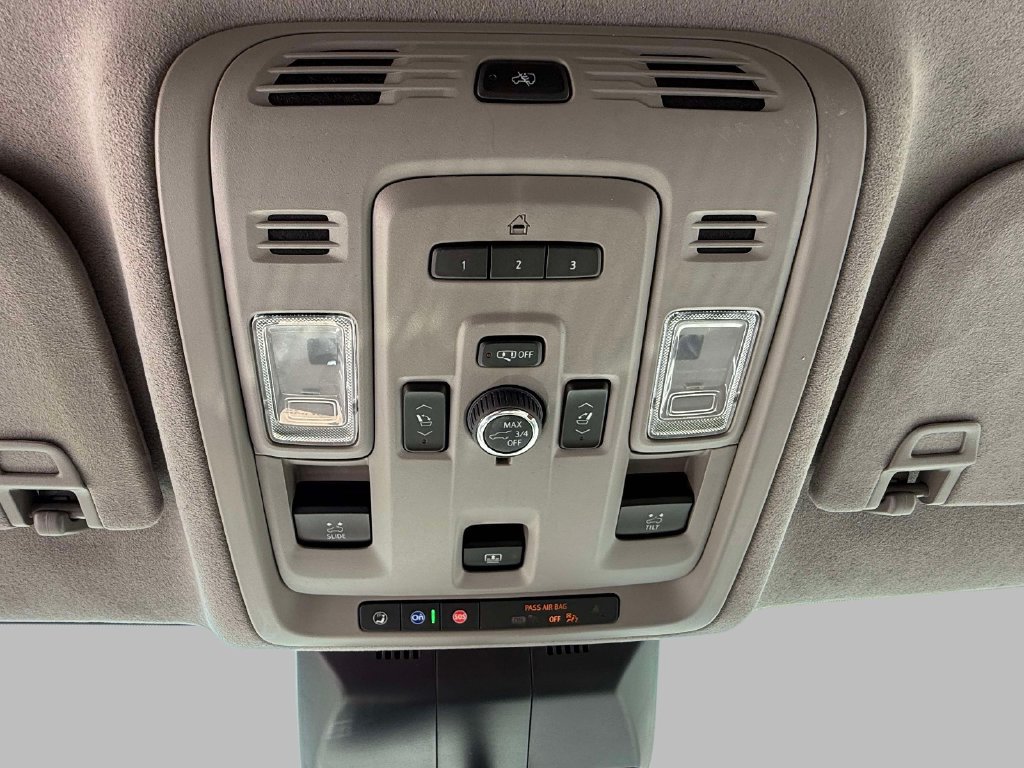 Used 2024 Cadillac Escalade ESV Sport Platinum w/ LPO, ONYX Package AWD/4WD image 29