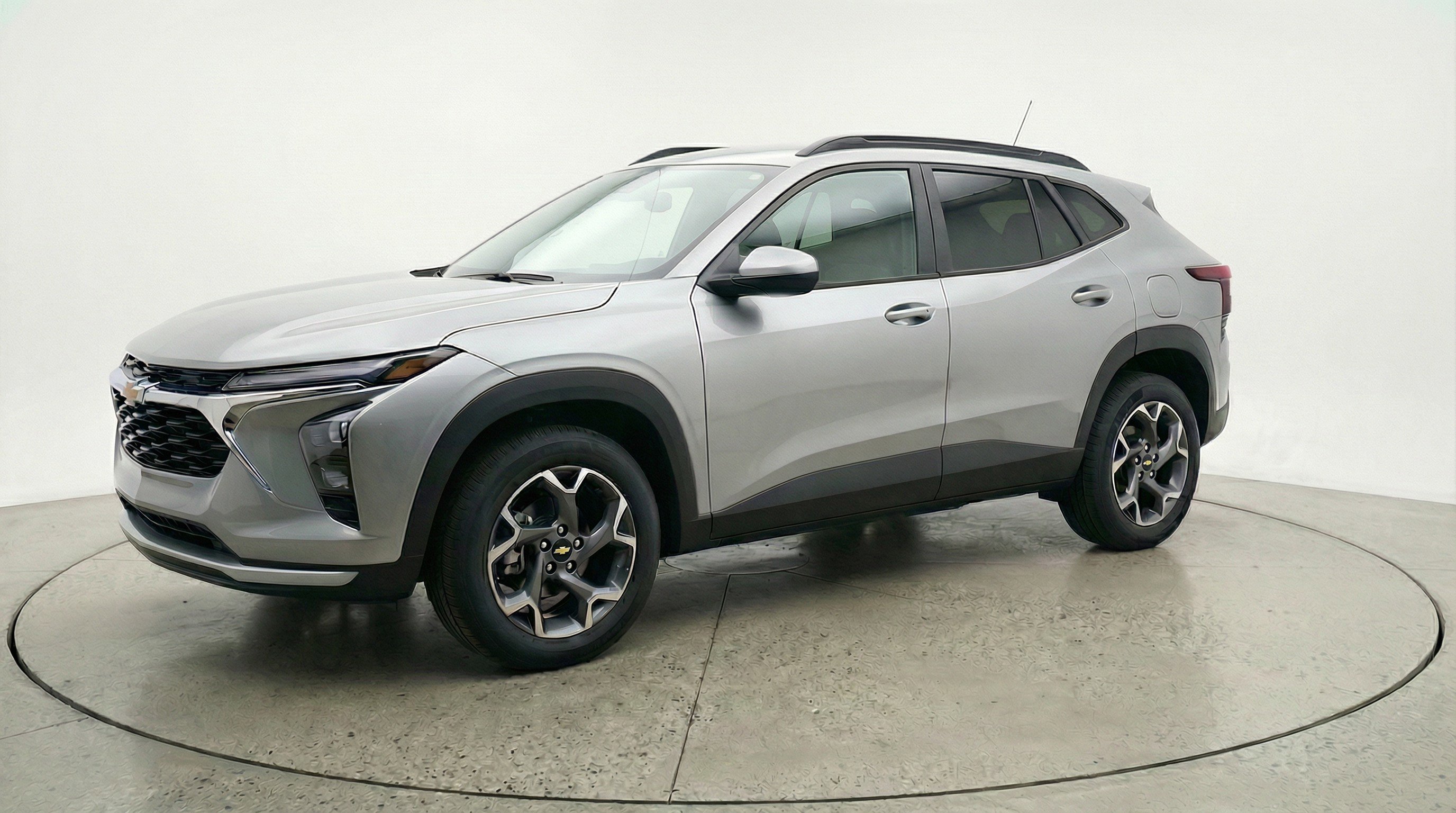 Used 2025 Chevrolet Trax LT FWD image 3