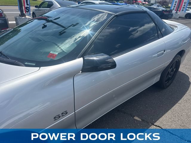 Used 1999 Chevrolet Camaro Z28 w/ SS Performance/Appearance Pkg RWD image 9
