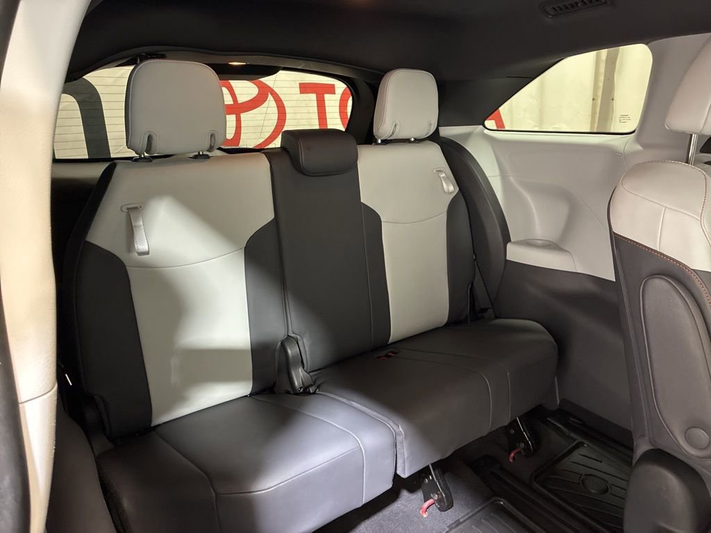 Used 2022 Toyota Sienna XSE image 16