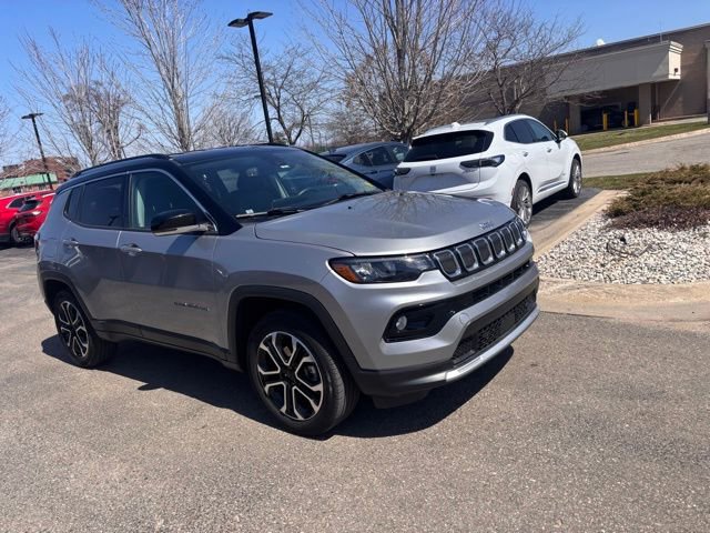 Used 2022 Jeep Compass Limited AWD/4WD image 3