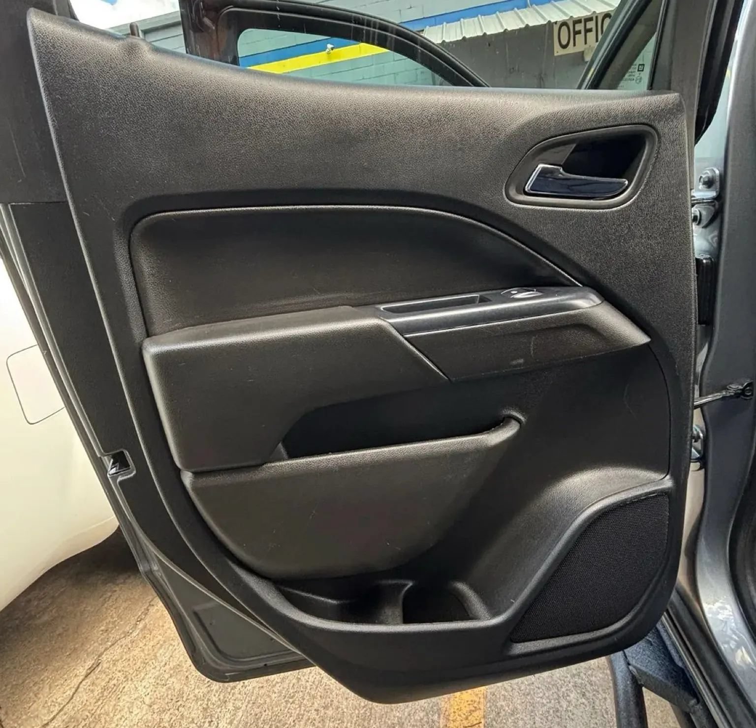Used 2021 Chevrolet Colorado LT w/ Safety Package RWD image 18
