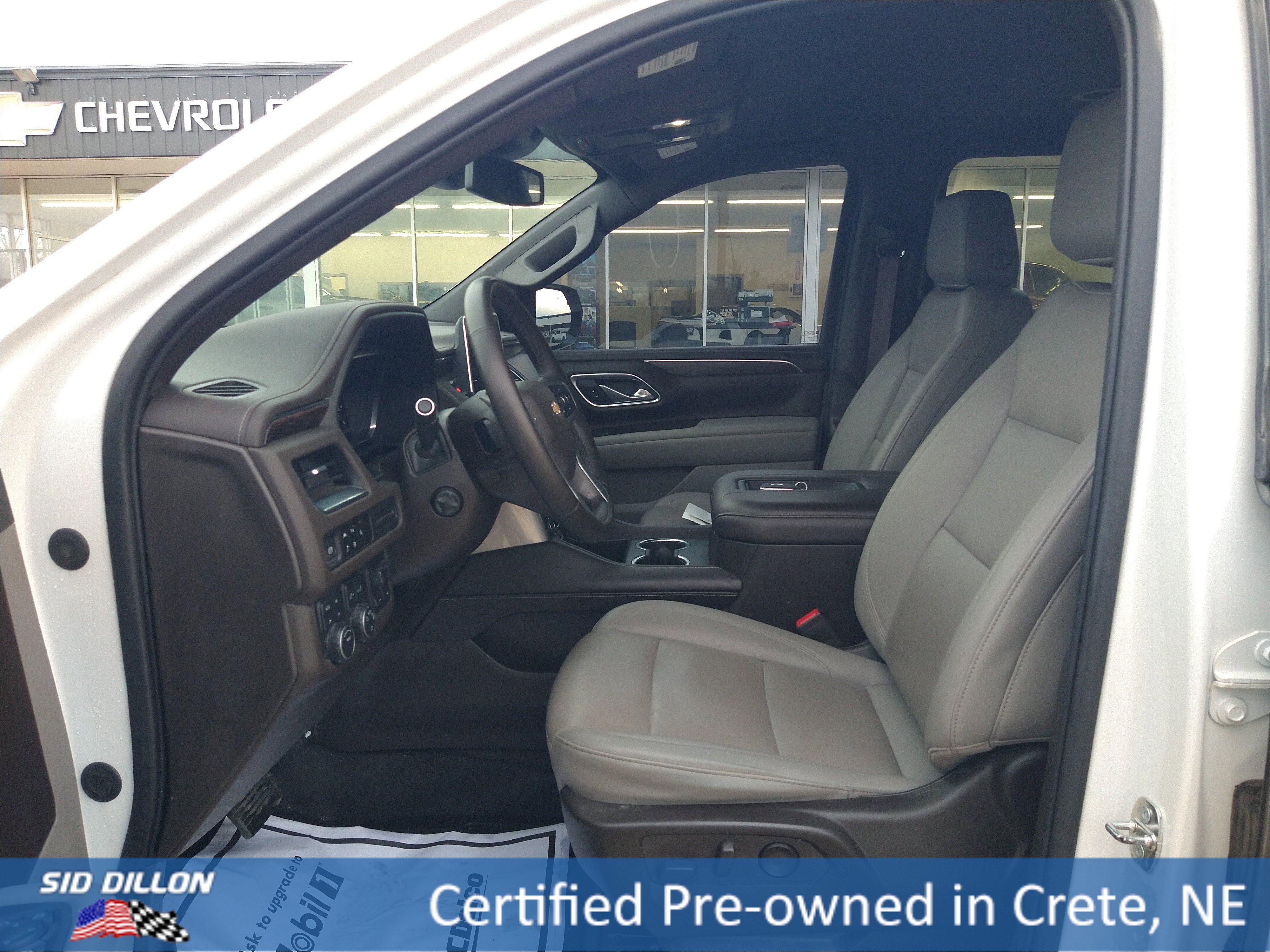 Used 2023 Chevrolet Suburban LT w/ Luxury Package image 3